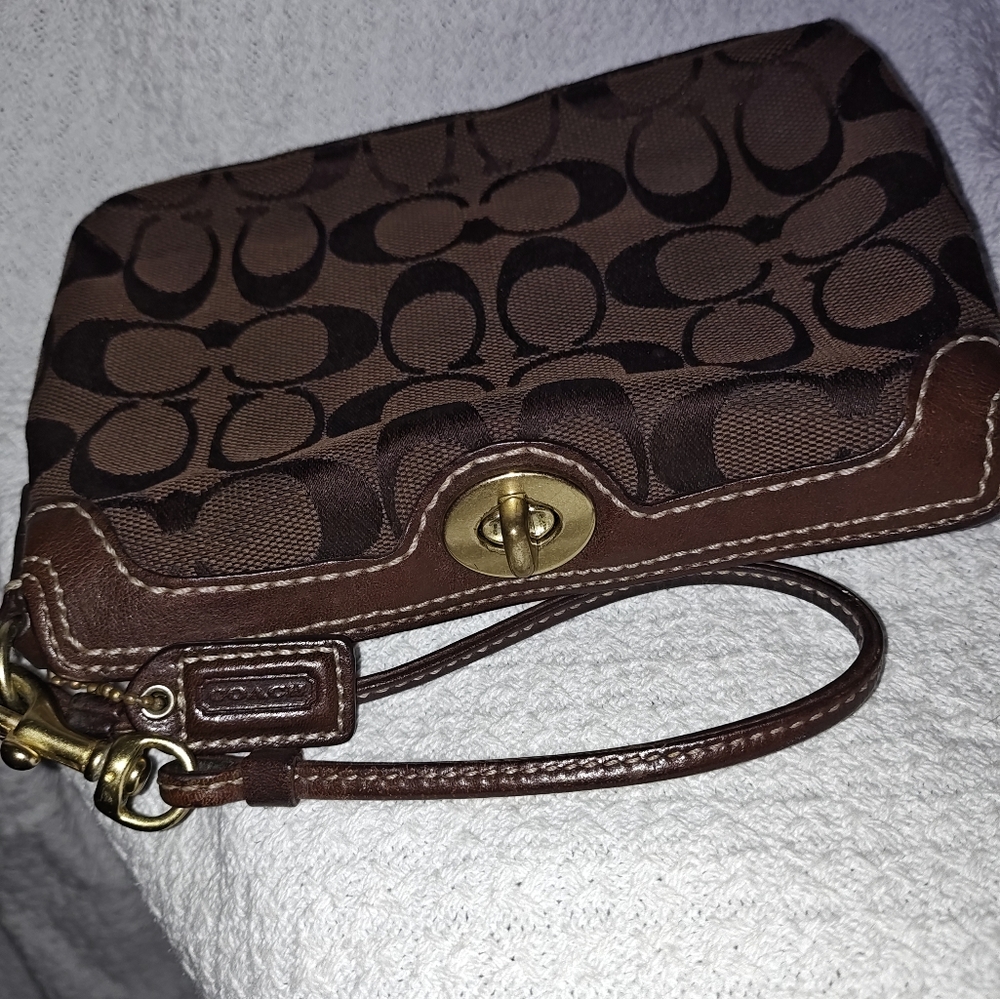 Coach classic wristlet
